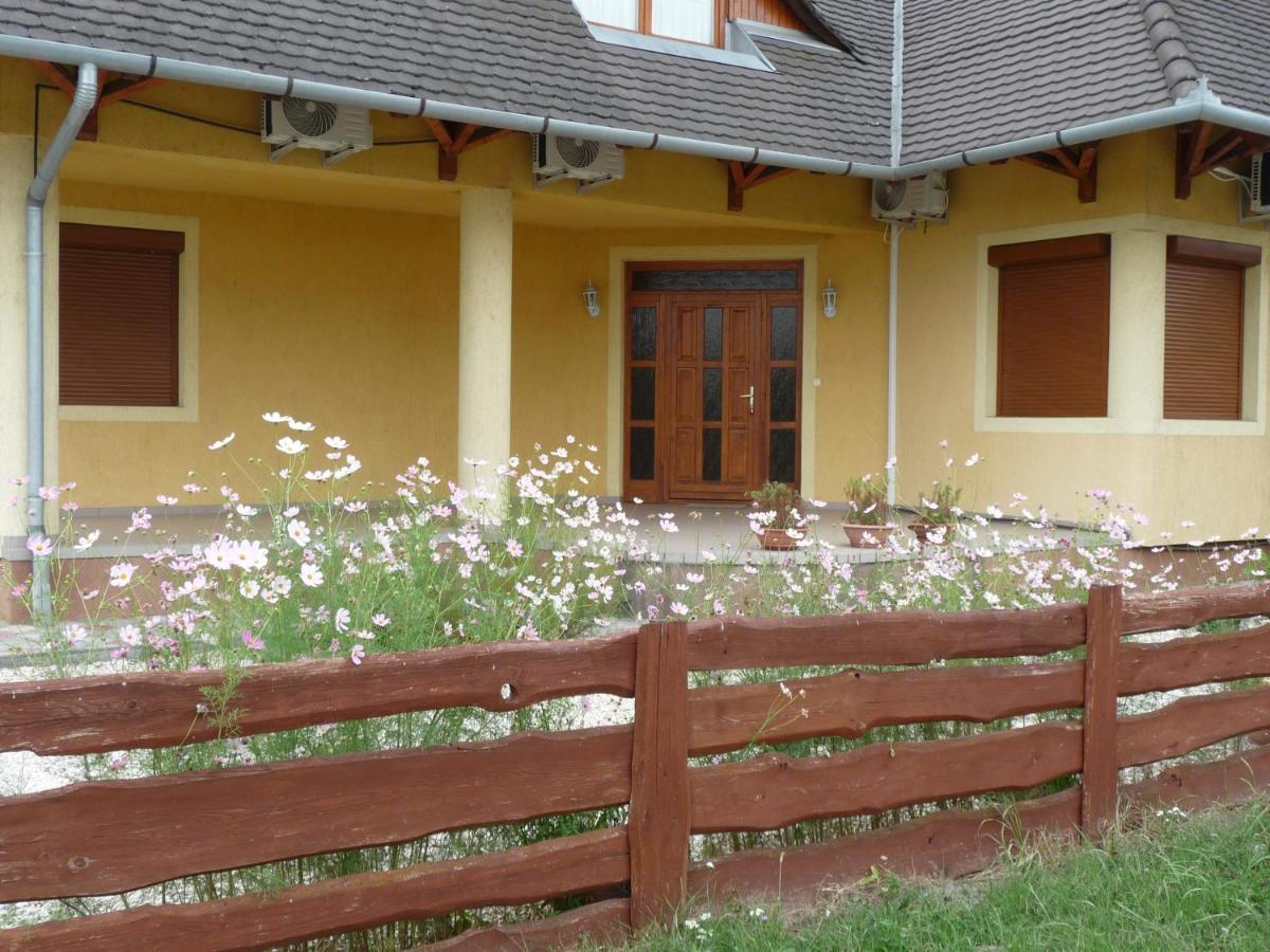 Nadas Tarsashaz Balatonlelle Dış mekan fotoğraf
